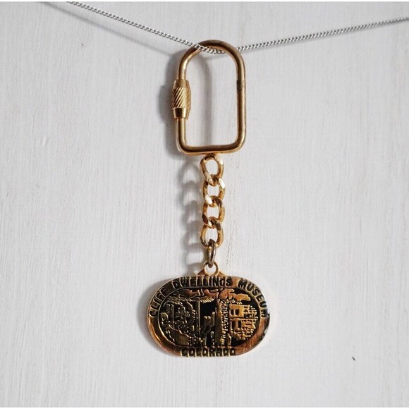 Cliff Dwellings Museum Souvenir Colorado Keychain Gold Tone - Picture 1 of 5